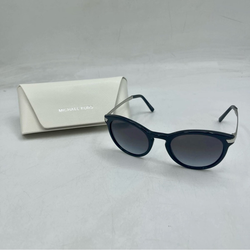 Michael Kors Women's Adrianna Ill Sunglasses Black / Grey Gradient